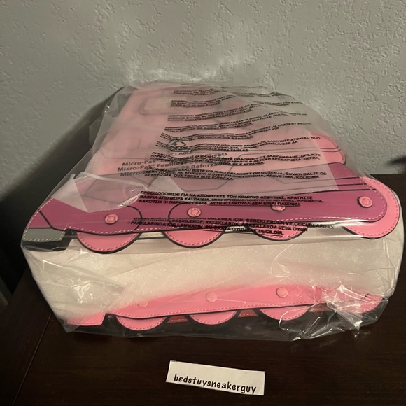 Loungefly Barbie: AMC Roller Skate Crossbody Bag Purse LE 1000 In Hand!!! - Picture 4 of 4